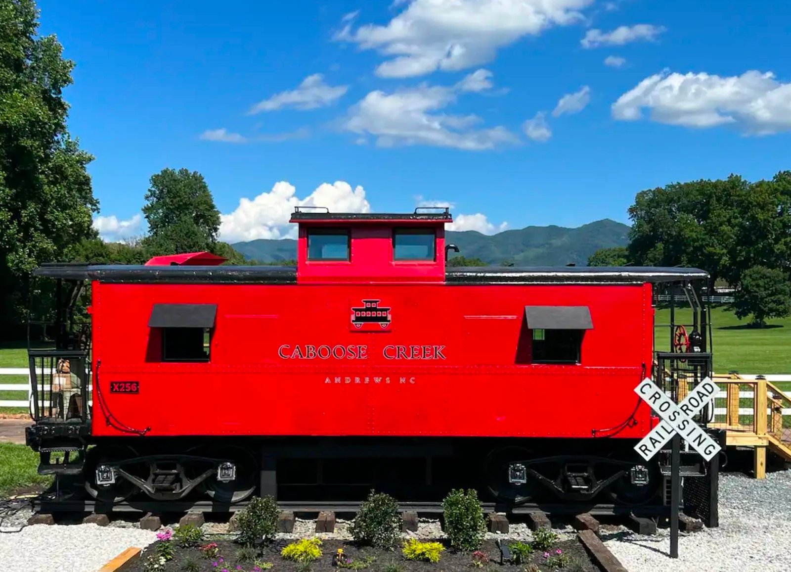 Trains and Treehouses gallery photo 7