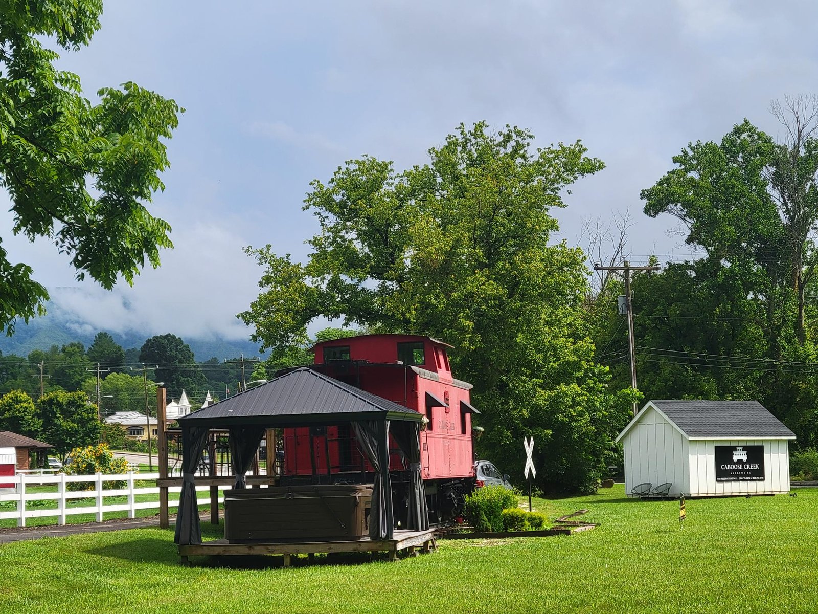 Trains and Treehouses gallery photo 17